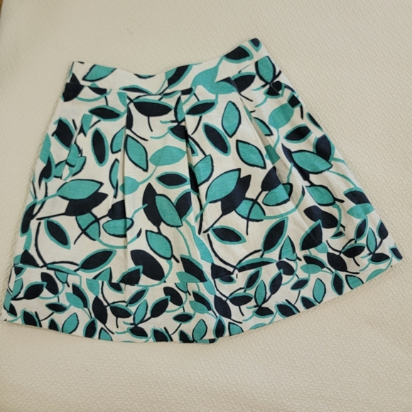 BCBG Max Azria Silk Linen Blend Skirt Size 8 Leaf Print A-Line Pleated Pockets - Picture 3 of 16